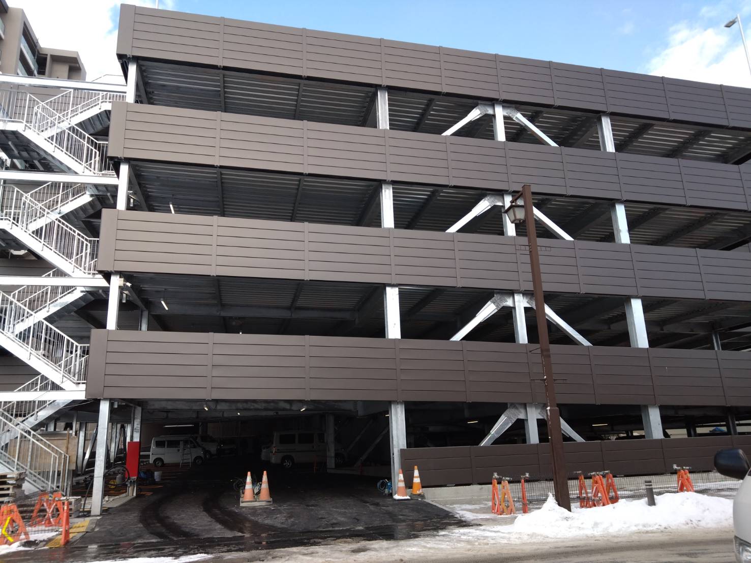 八戸　ハチノススクエア立体駐車場